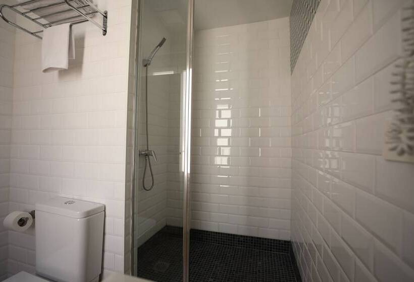 Habitación Triple Estándar, Yit Casablanca
