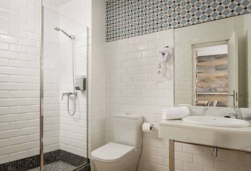 Habitación Triple Estándar, Yit Casablanca