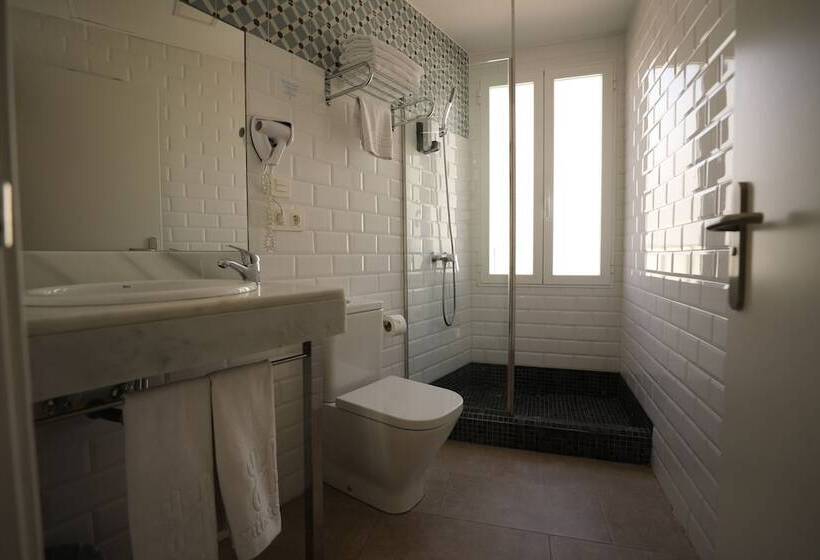 Habitación Triple Estándar, Yit Casablanca