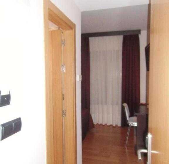 스탠다드 싱글 룸, Area De Servicio Villamartín