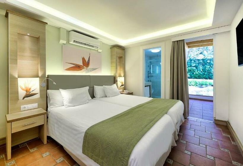 سوییت با چشم‌انداز استخر, Bull Costa Canaria & Spa - Adults Only