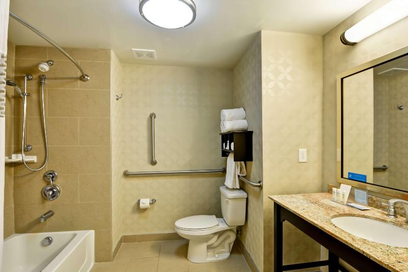 جناح, Hotel Fariones