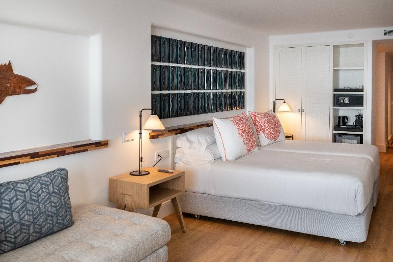 جناح جونيور مطلّ علي البحر, Hotel Fariones