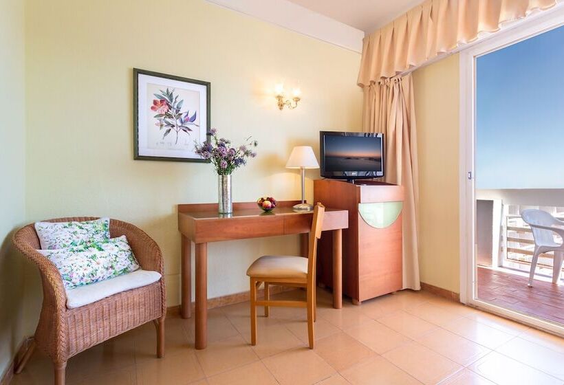Quarto Estandar, Izán Cavanna
