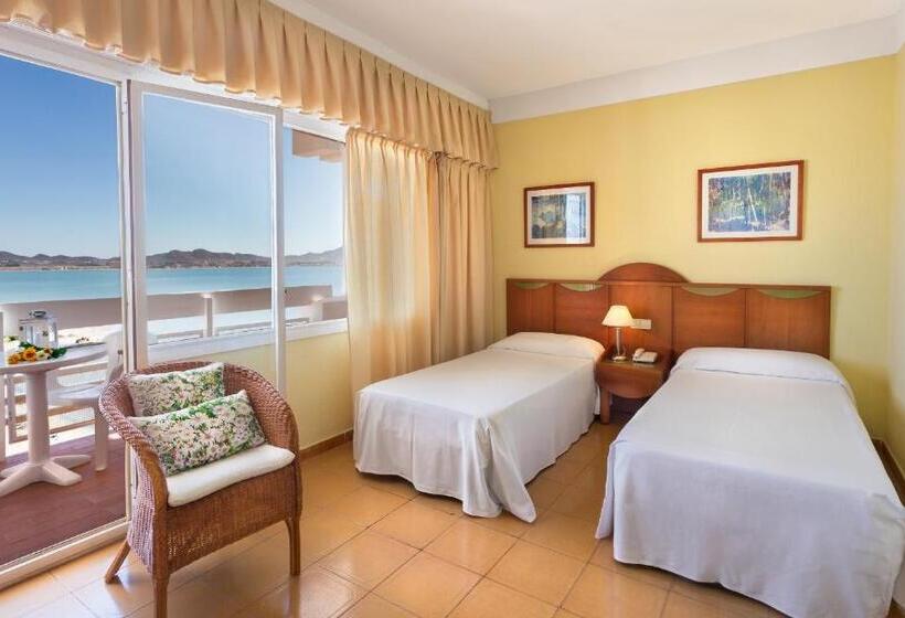 Quarto Triplo Estandar, Izán Cavanna