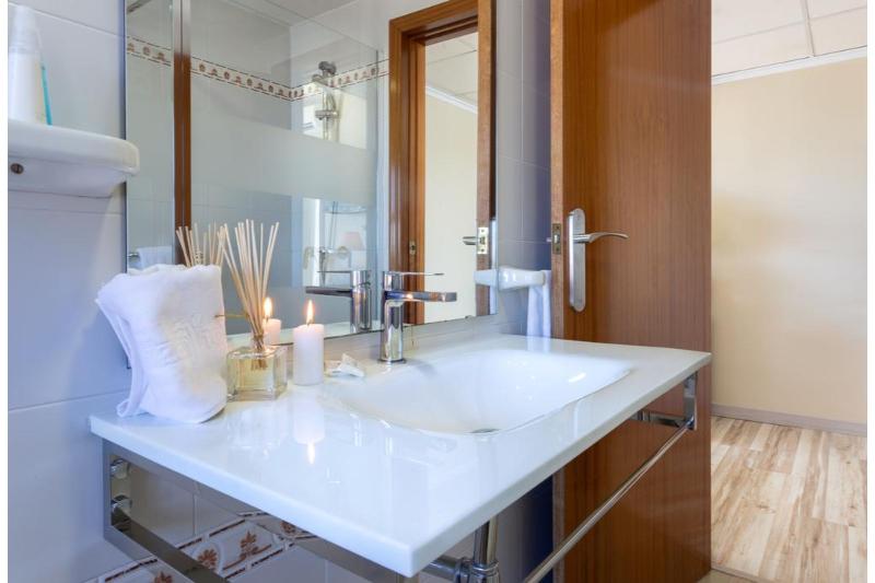 Standard Triple Room, Izán Cavanna