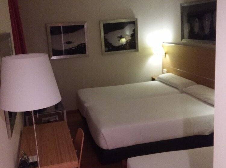 スタンダードトリプルルーム, Sercotel Tres Luces