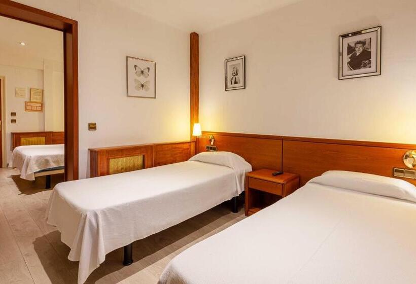 Habitación Cuádruple Estándar, Checkin Travé