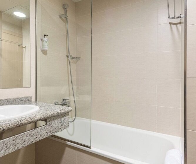 غرفة قياسية مزوَّدة بشُرفة, Eurosalou & Spa