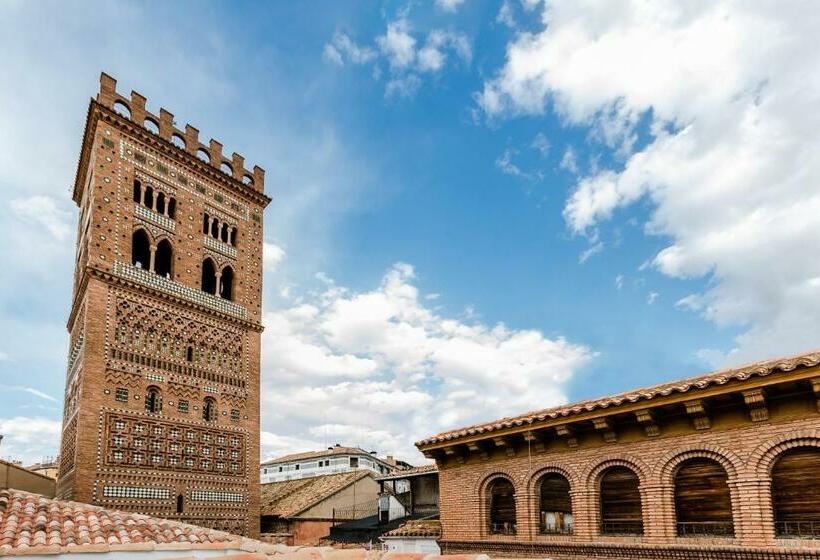 Standard Triple Room with Terrace, Reina Cristina