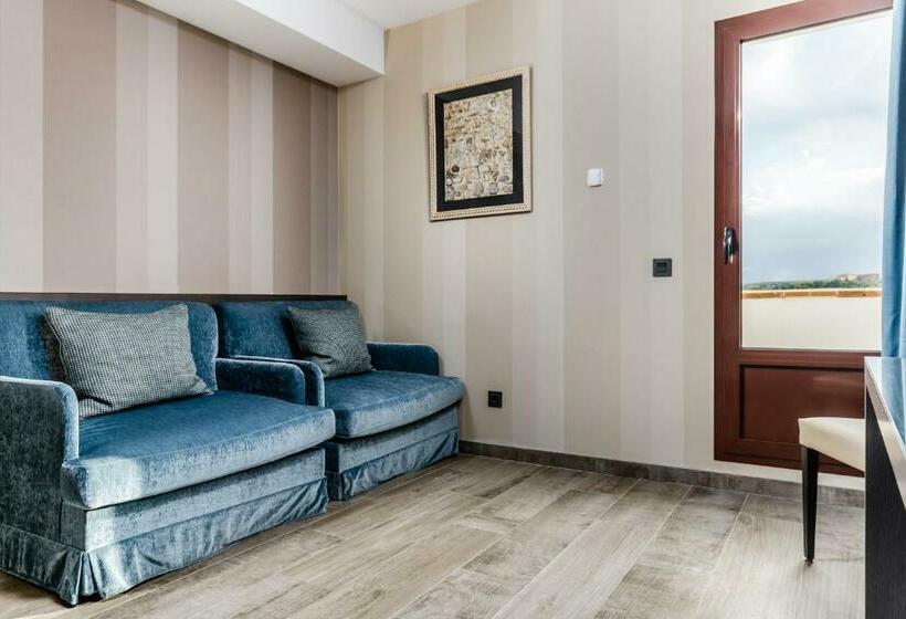 Standard Triple Room with Terrace, Reina Cristina
