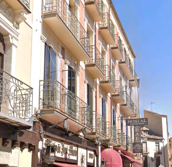 标准三人间, Hostal Plaza