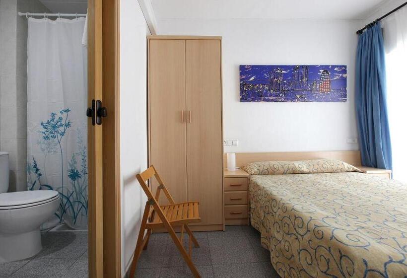 带阳台的三人标准间, Hostal L'alba