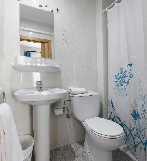 带阳台的三人标准间, Hostal L'alba