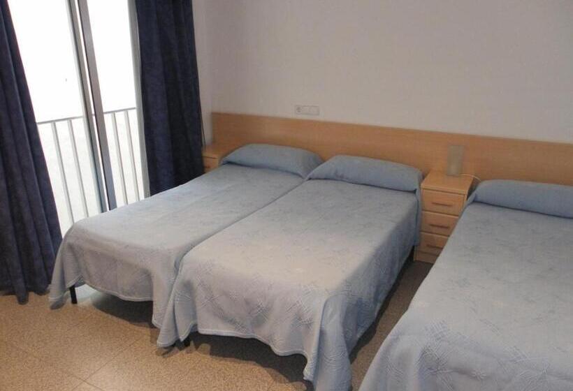 经济型三人房间, Hostal L'alba