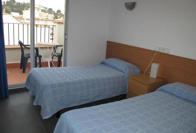Standard Værelse m. Balkon, Hostal L'alba
