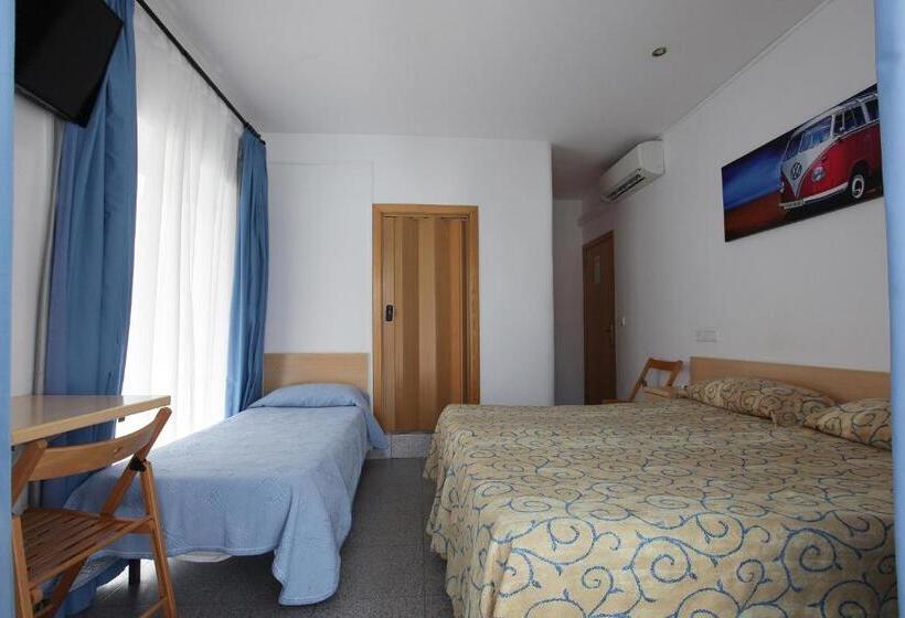 Standard 3 Pers. Værelse m. Balkon, Hostal L'alba