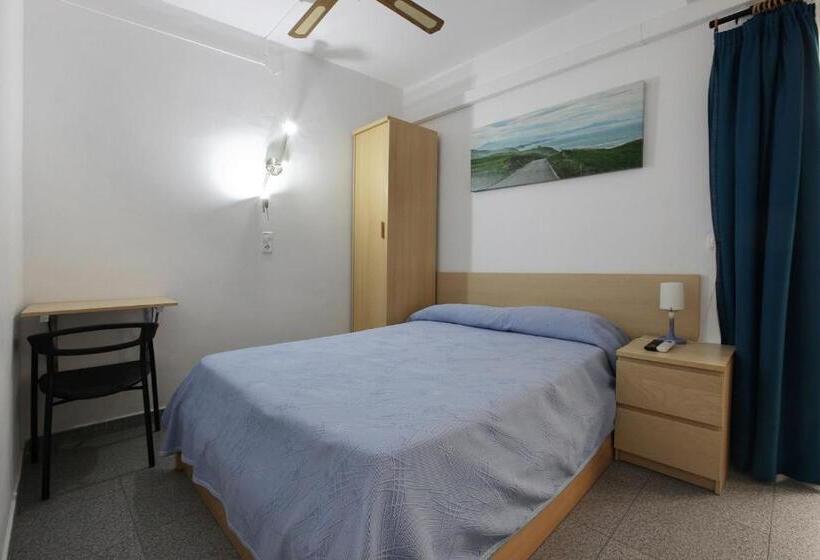 Economy Triple Room, Hostal L'alba