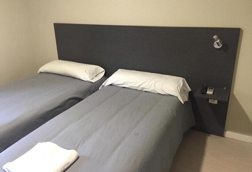 غرفة قياسية, Hostal La Estación