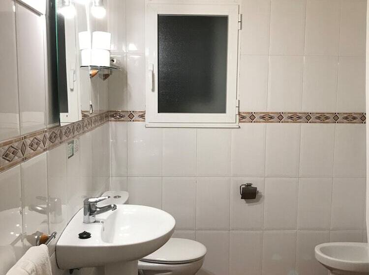 スタンダードシティビュールーム, Hostal La Mexicana