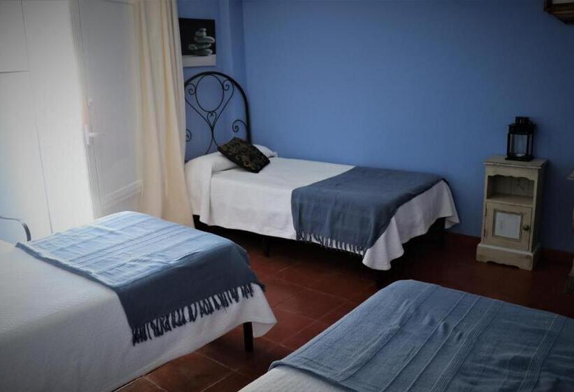 バルコニー付きスタンダードトリプルルーム, Hostal Arco Plaza