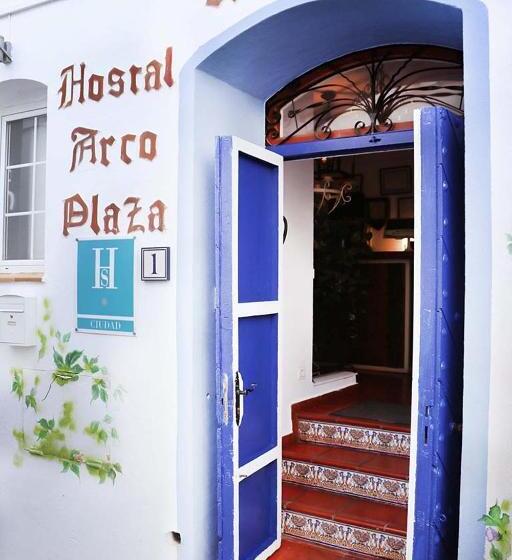 バルコニー付きスタンダードトリプルルーム, Hostal Arco Plaza