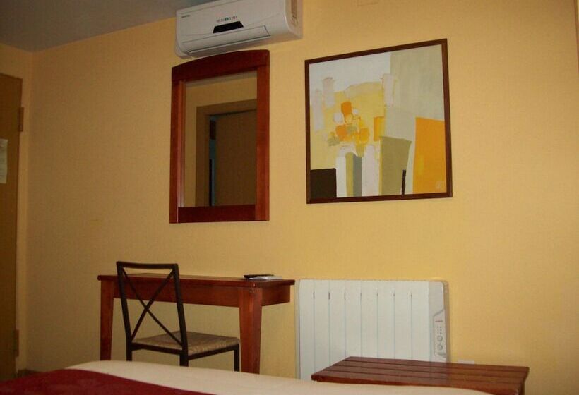 اتاق استاندارد, Hostal Restaurante Puerta Del Alcazar
