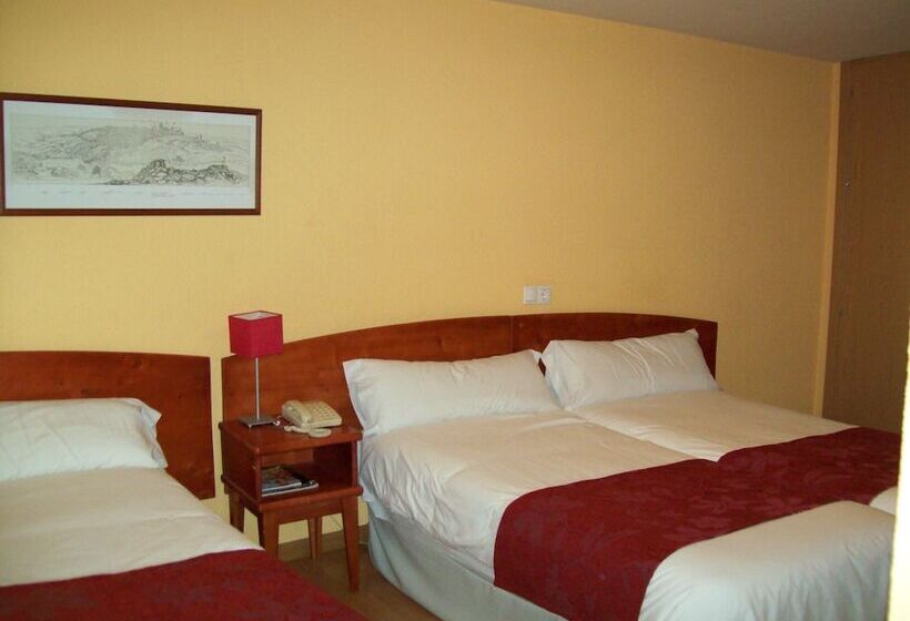 اتاق استاندارد سه نفره, Hostal Restaurante Puerta Del Alcazar