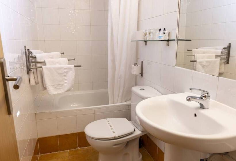اتاق استاندارد یک نفره, Hostal Restaurante Puerta Del Alcazar