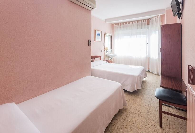 Номер Стандарт Совместная Ванная, Hostal Solimar