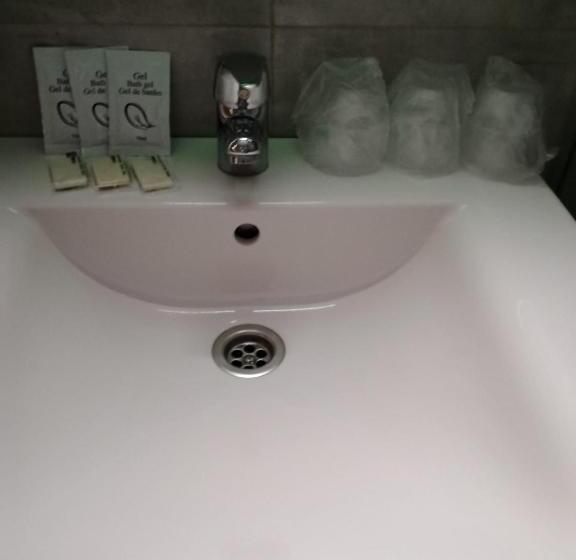 Quarto Triplo Estandar, Hostal Mara
