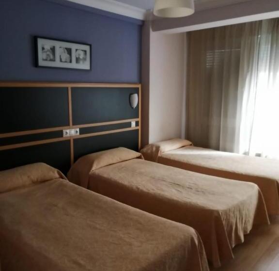 스탠다드 트리플 룸, Hostal Mara