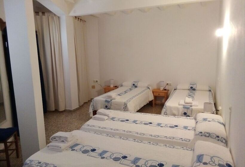 Четырехместный Номер Стандарт, Hostal Pepe