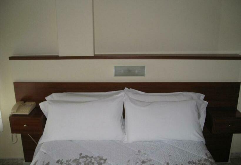 스탠다드 룸, Hostal Roma