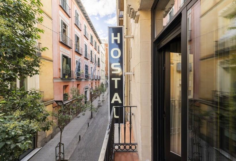 اتاق استاندارد سه نفره, Hostal Ballesta