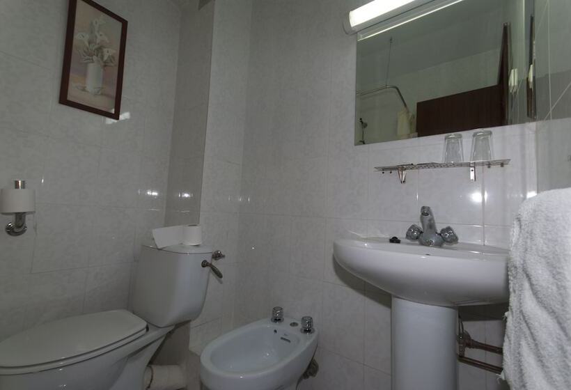 Номер Стандарт Трехместный, Hostal Goyma I