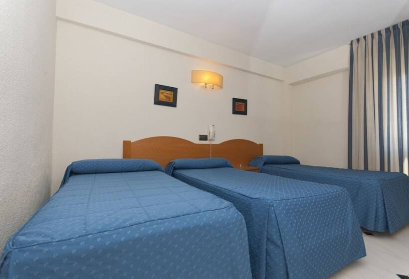 Номер Стандарт Трехместный, Hostal Goyma I