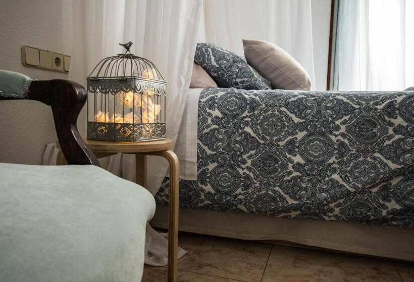 Habitación Superior, Vázquez De Mella Gran Vía