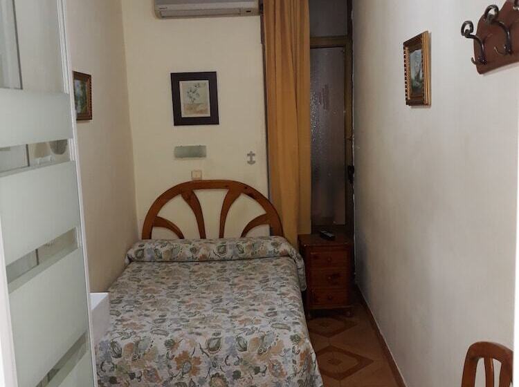 اتاق استاندارد یک نفره, Hostal Fuentesol
