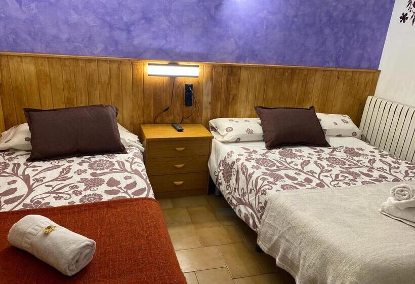 スタンダードトリプルルーム, Hostal La Cuineta De Cal Triuet
