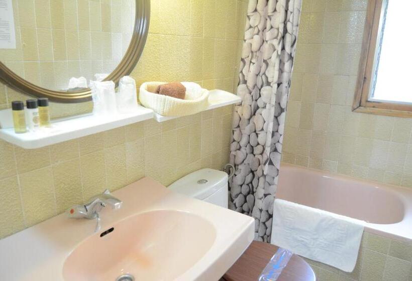 スタンダードトリプルルーム, Hostal La Cuineta De Cal Triuet