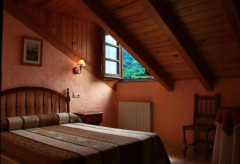 Номер Стандарт, Hostal Casa Lacreu
