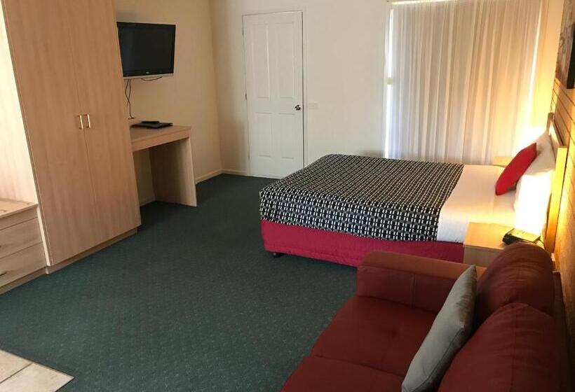 스탠다드 스튜디오, Beachcomber Motel & Apartments