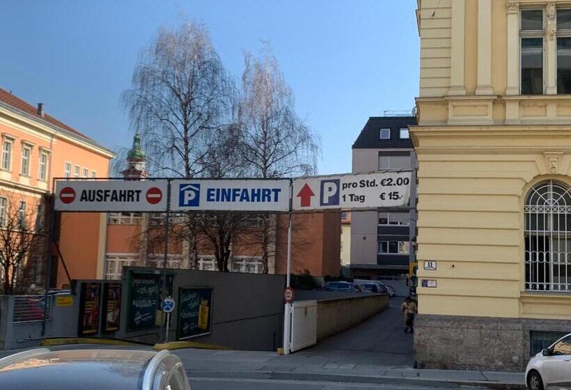 Полулюкс, Neue Post I Self Check In