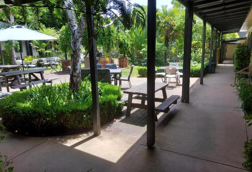 Quarto Familiar Vista Jardim, Coach House Inn