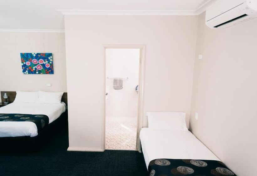 Семейный Номер, Motel Poinsettia