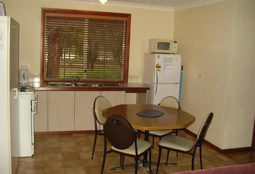 패밀리 스위트, Travellers Rest Motel