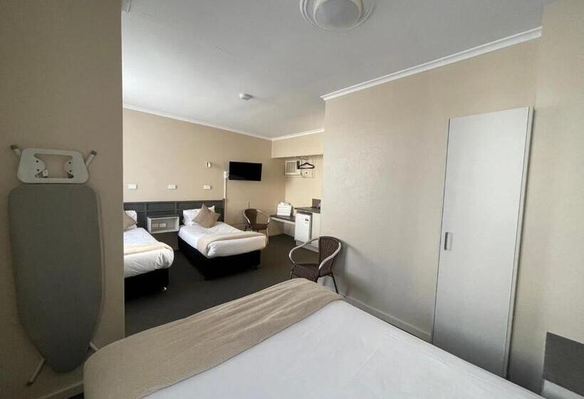 패밀리 룸, Astor Hotel Motel