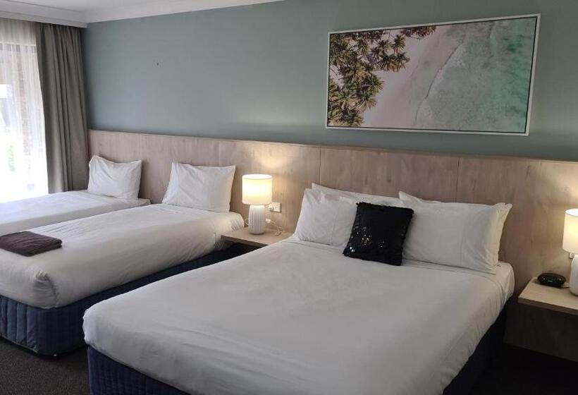 클럽 스위트, Tea Gardens Motel