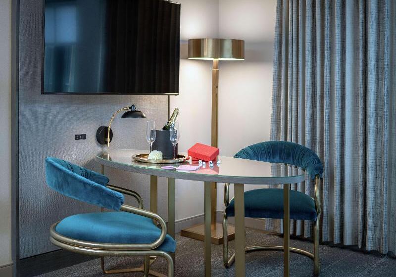 Трехместный Номер Deluxe, Town And Country Motel
